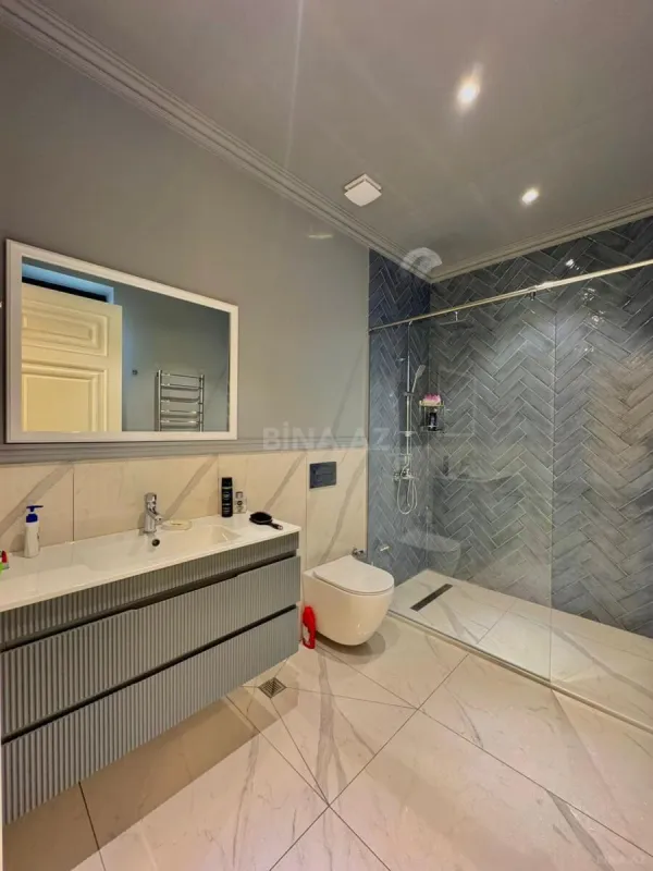 Satılır 5 otaqlı həyət evi 450 m²