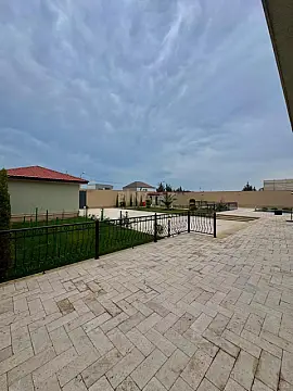 Satılır 5 otaqlı həyət evi 450 m²