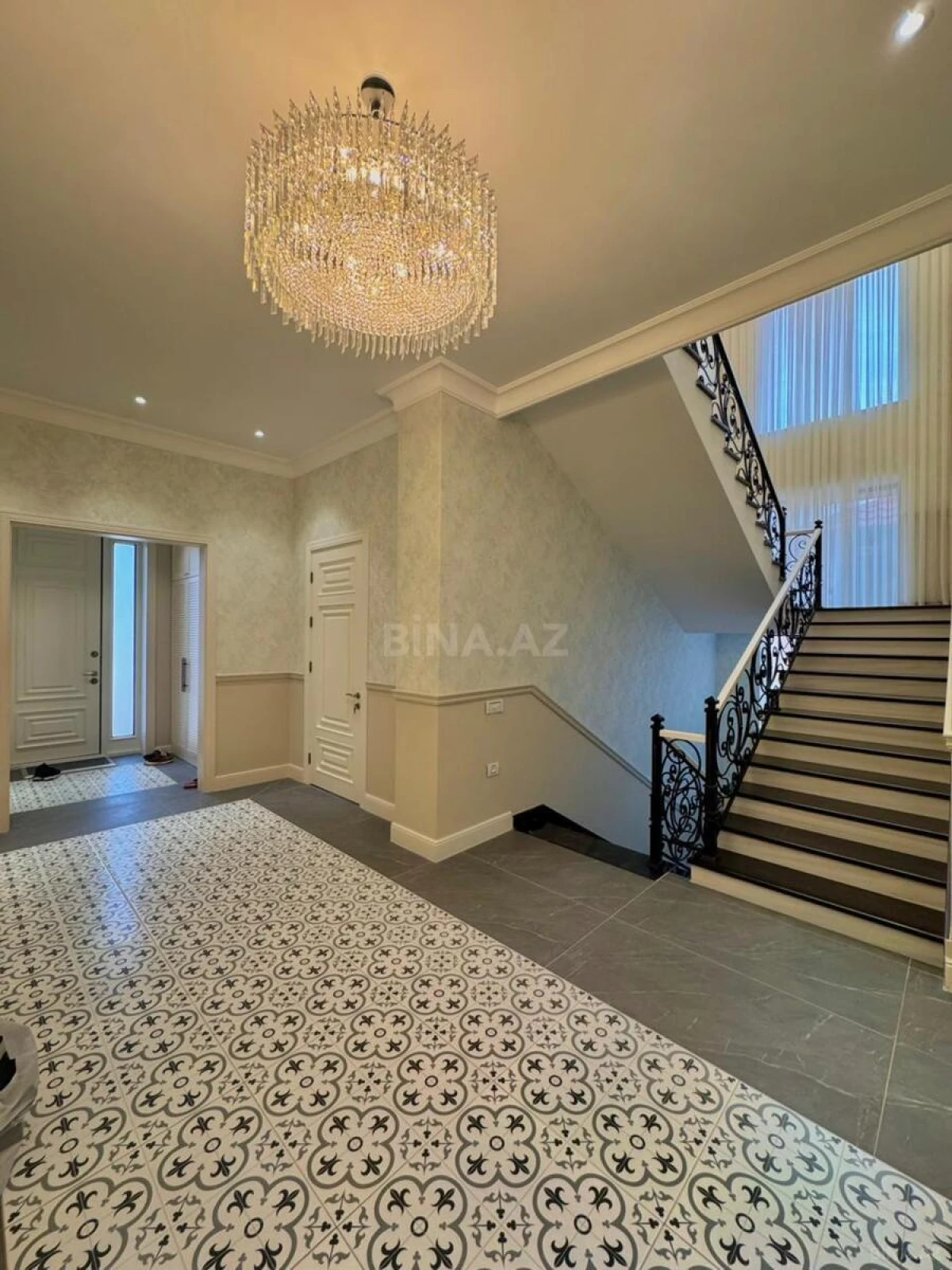 Satılır 5 otaqlı həyət evi 450 m²