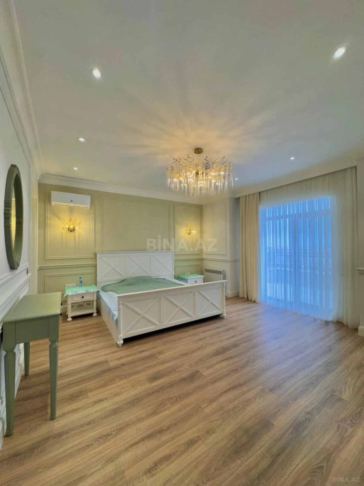 Satılır 5 otaqlı həyət evi 450 m²