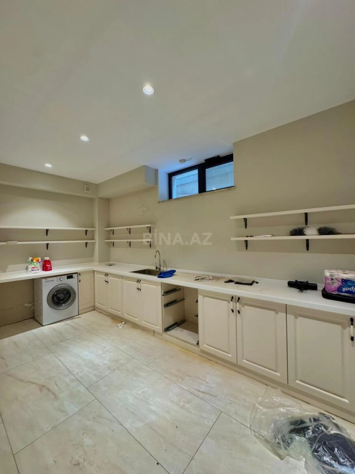 Satılır 5 otaqlı həyət evi 450 m²