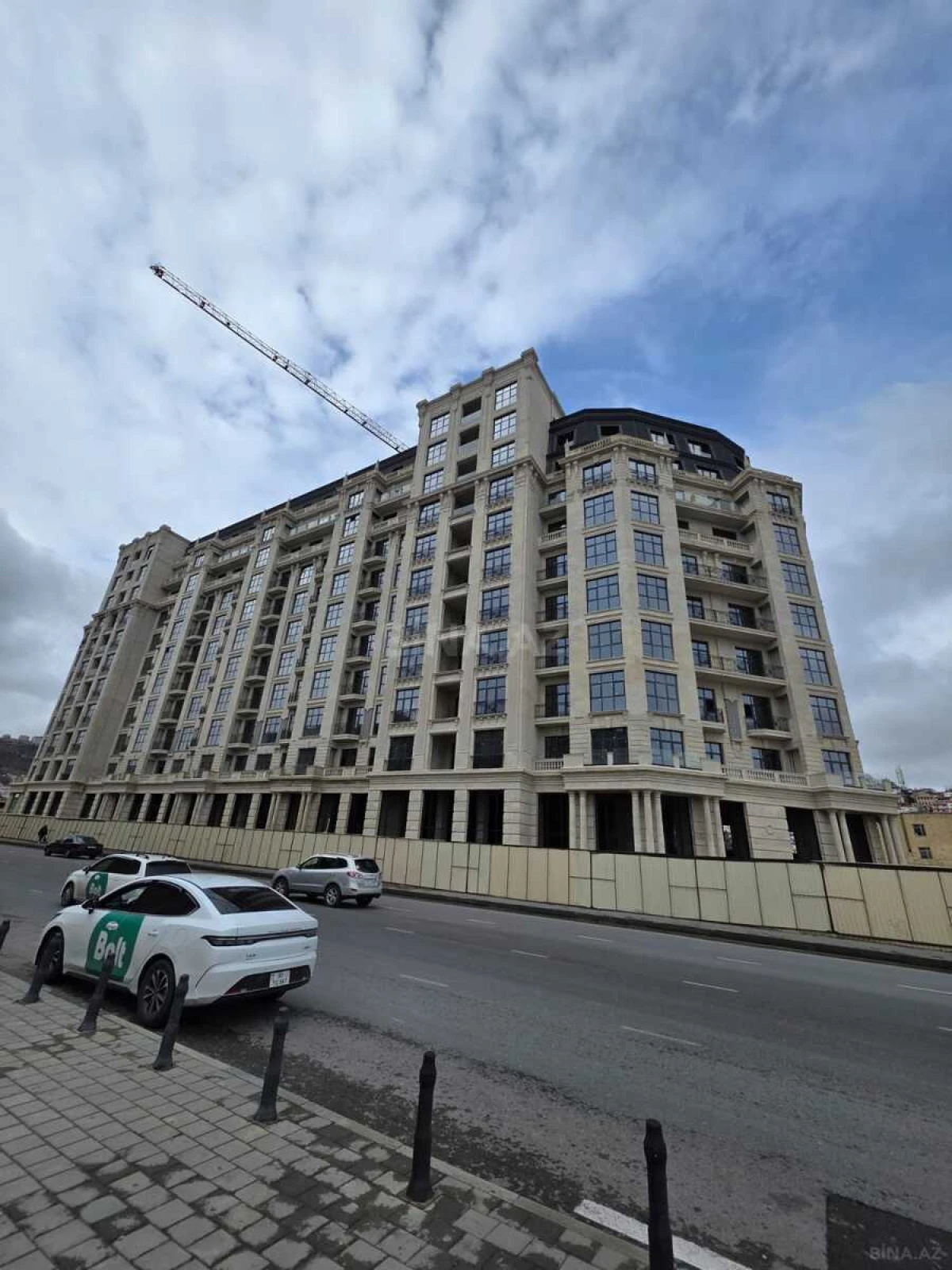Satılır 3 otaqlı mənzil 174 m²