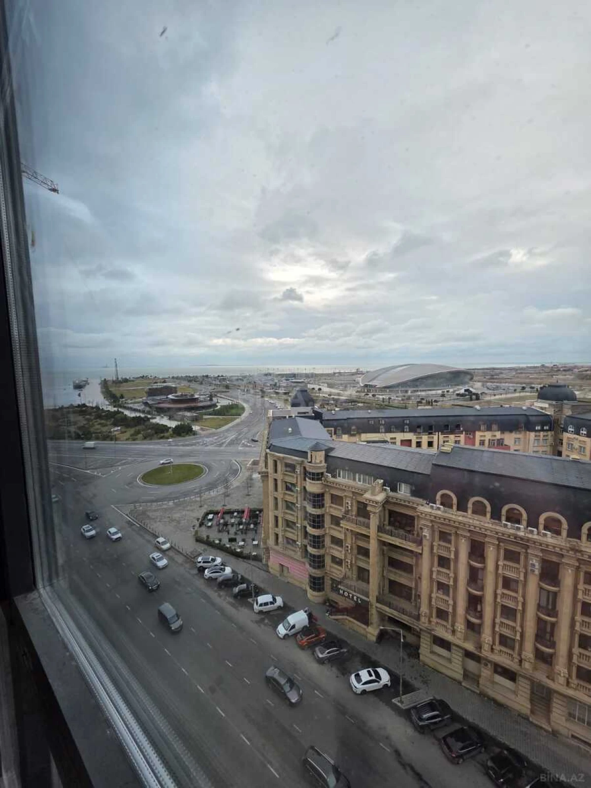 Satılır 3 otaqlı mənzil 174 m²