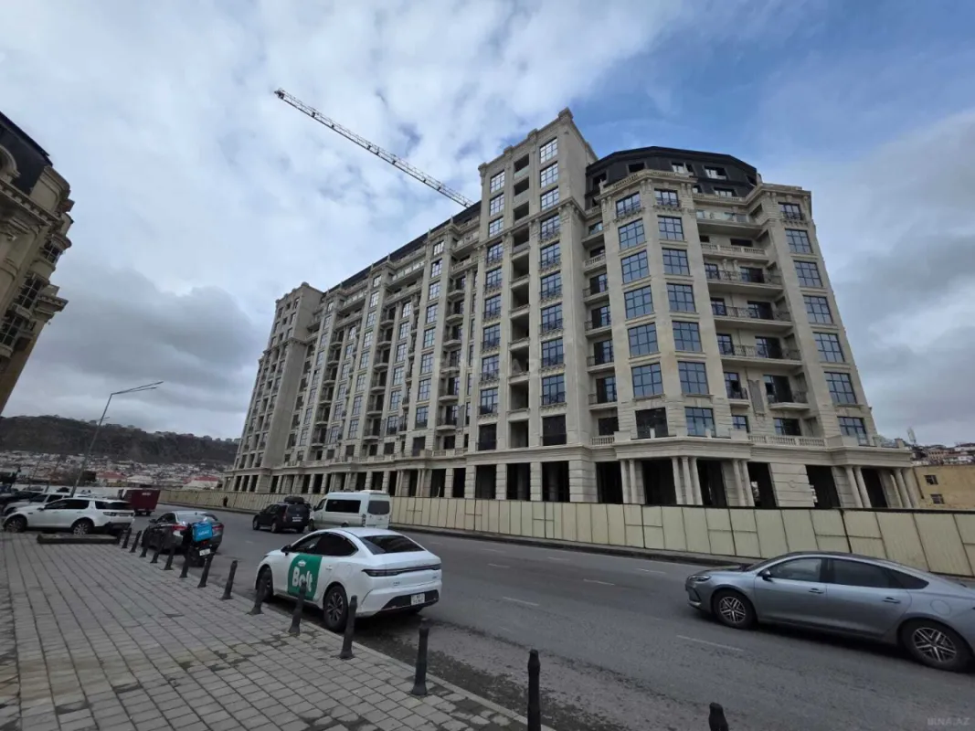 Satılır 2 otaqlı mənzil 124 m²