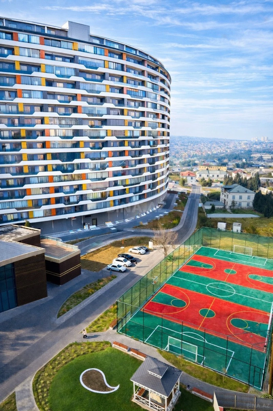 Satılır 4 otaqlı mənzil 166.5 m²