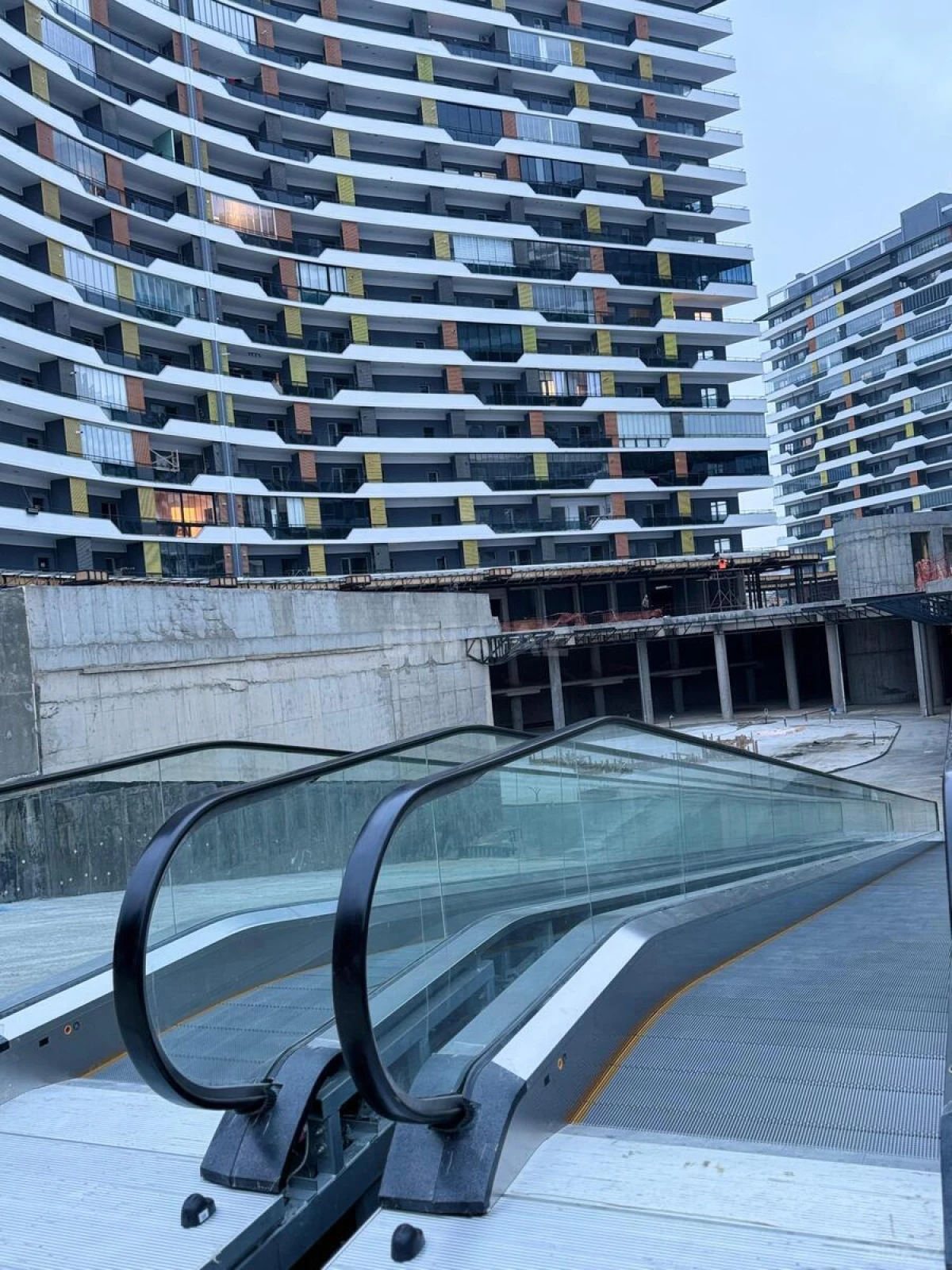 Satılır 4 otaqlı mənzil 166.5 m²