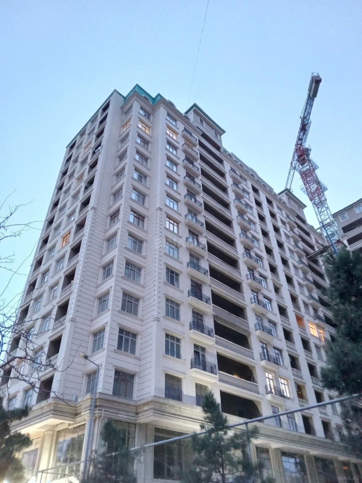 Satılır 4 otaqlı mənzil 166 m²