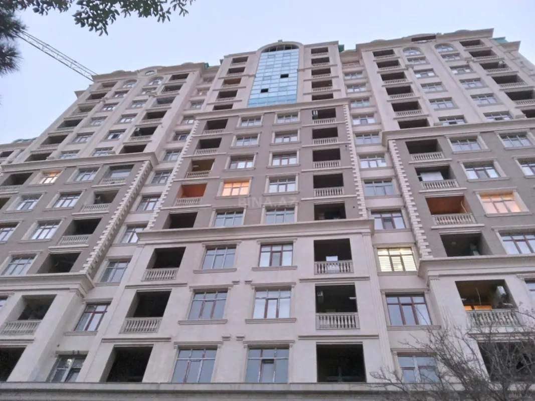 Satılır 4 otaqlı mənzil 166 m²