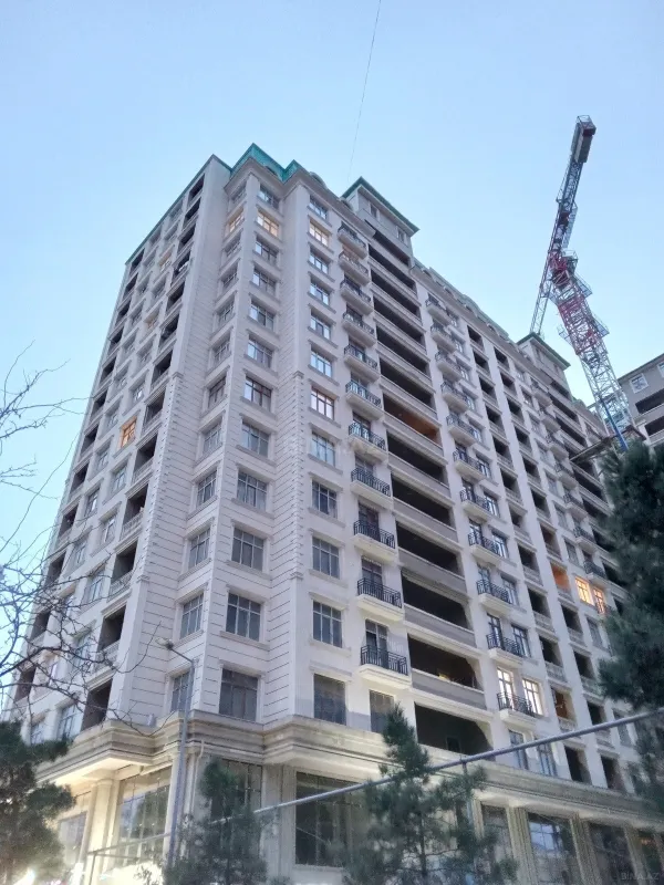 Satılır 4 otaqlı mənzil 166 m²