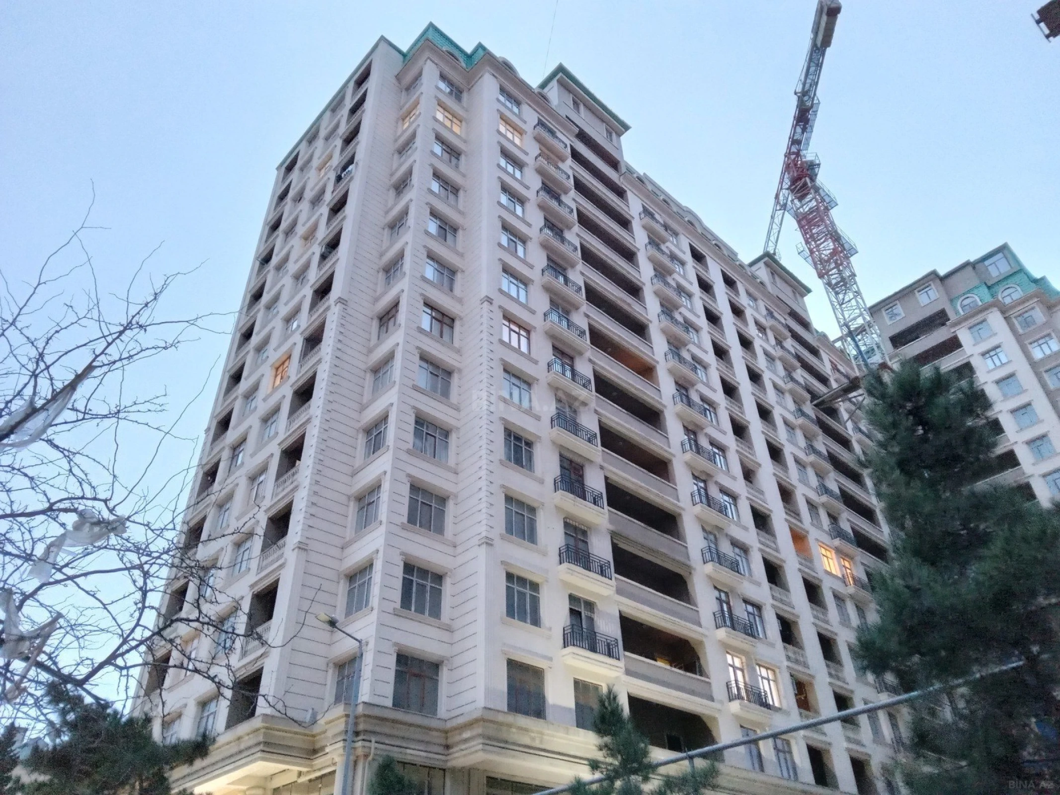Satılır 4 otaqlı mənzil 166 m²