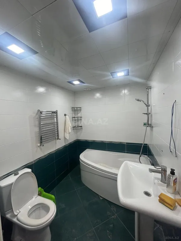 Satılır 3 otaqlı mənzil 133 m²