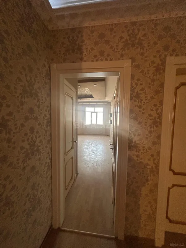 Satılır 3 otaqlı mənzil 133 m²