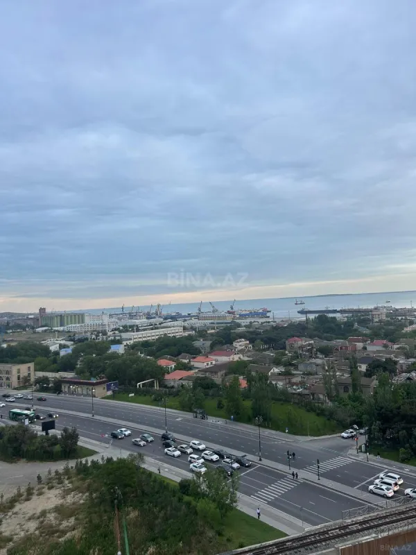 Satılır 3 otaqlı mənzil 133 m²
