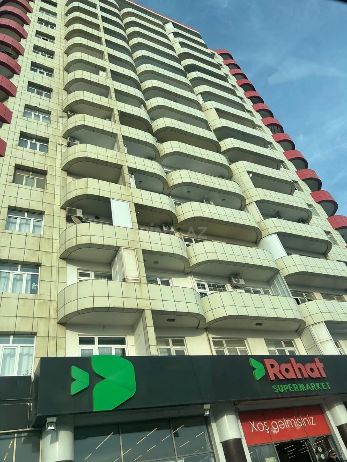 Satılır 3 otaqlı mənzil 133 m²
