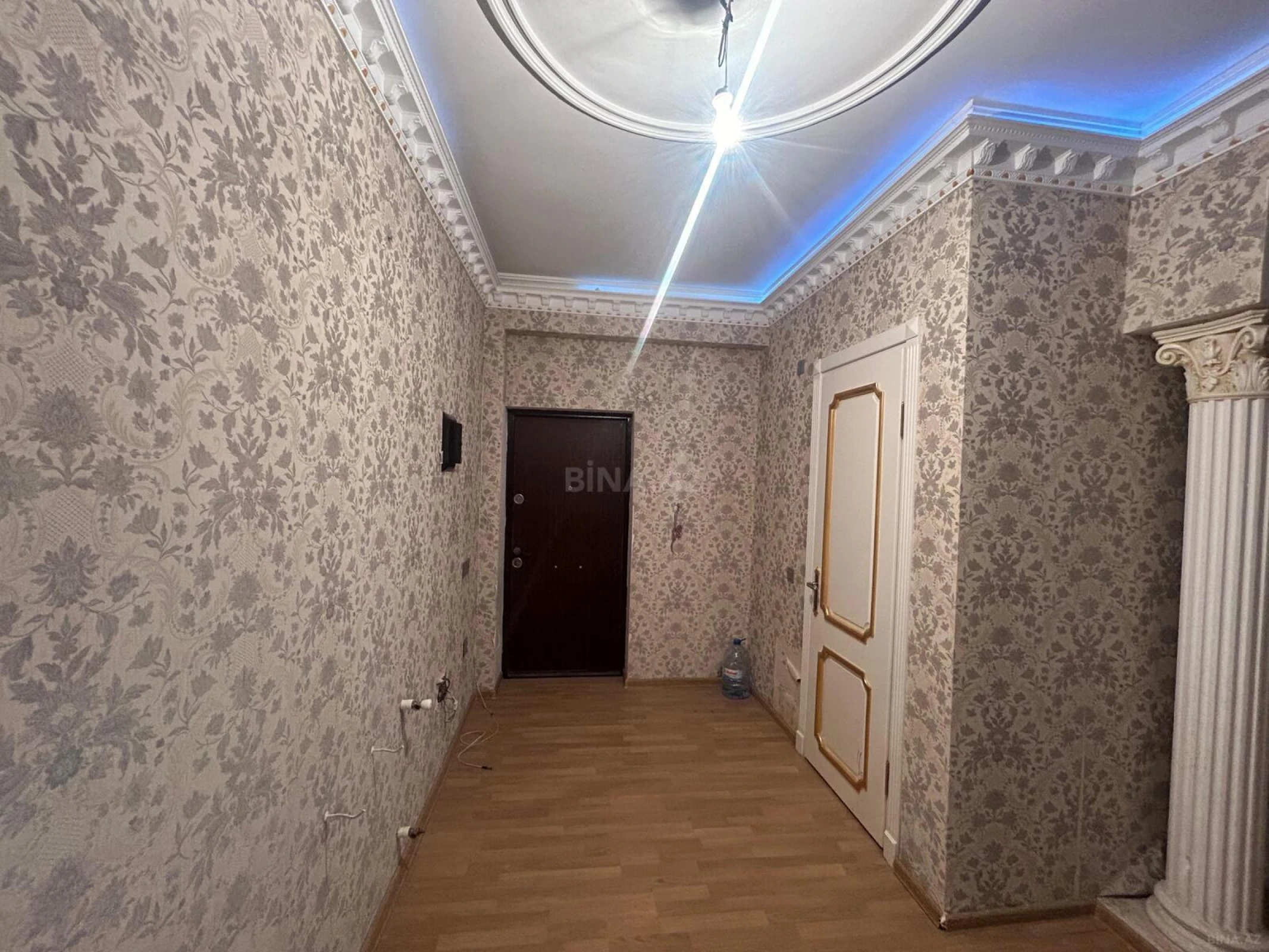 Satılır 3 otaqlı mənzil 133 m²