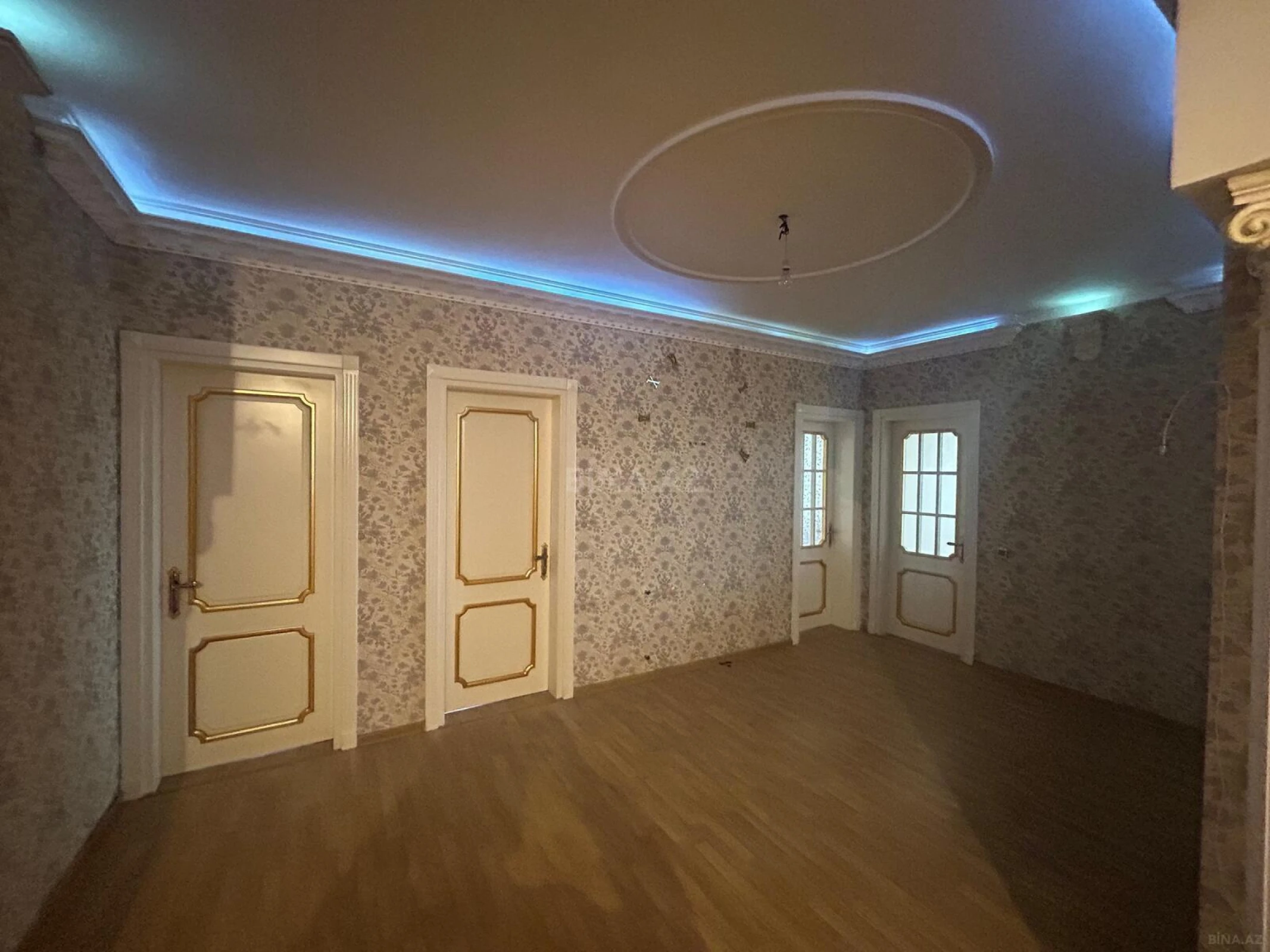 Satılır 3 otaqlı mənzil 133 m²