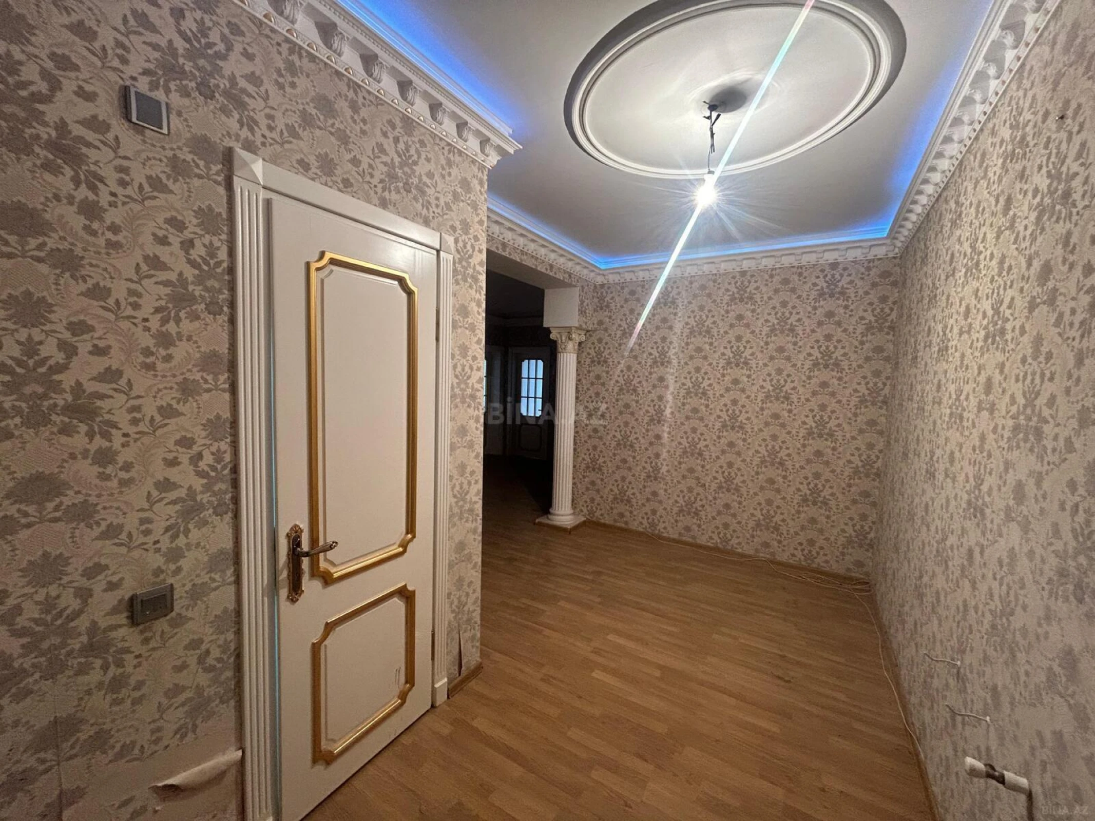 Satılır 3 otaqlı mənzil 133 m²