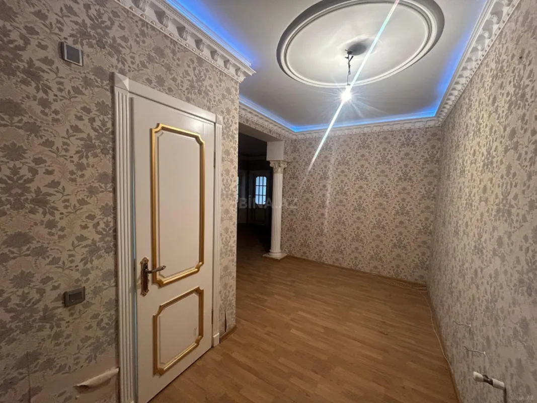 Satılır 3 otaqlı mənzil 133 m²