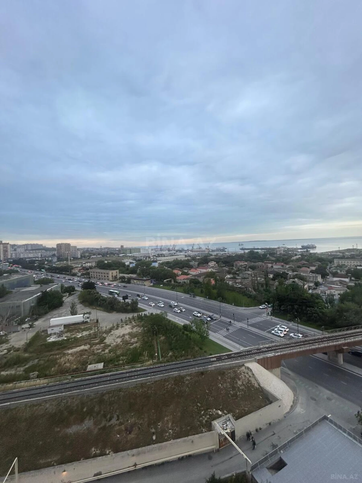 Satılır 3 otaqlı mənzil 133 m²