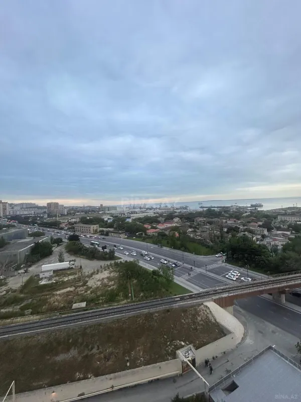 Satılır 3 otaqlı mənzil 133 m²