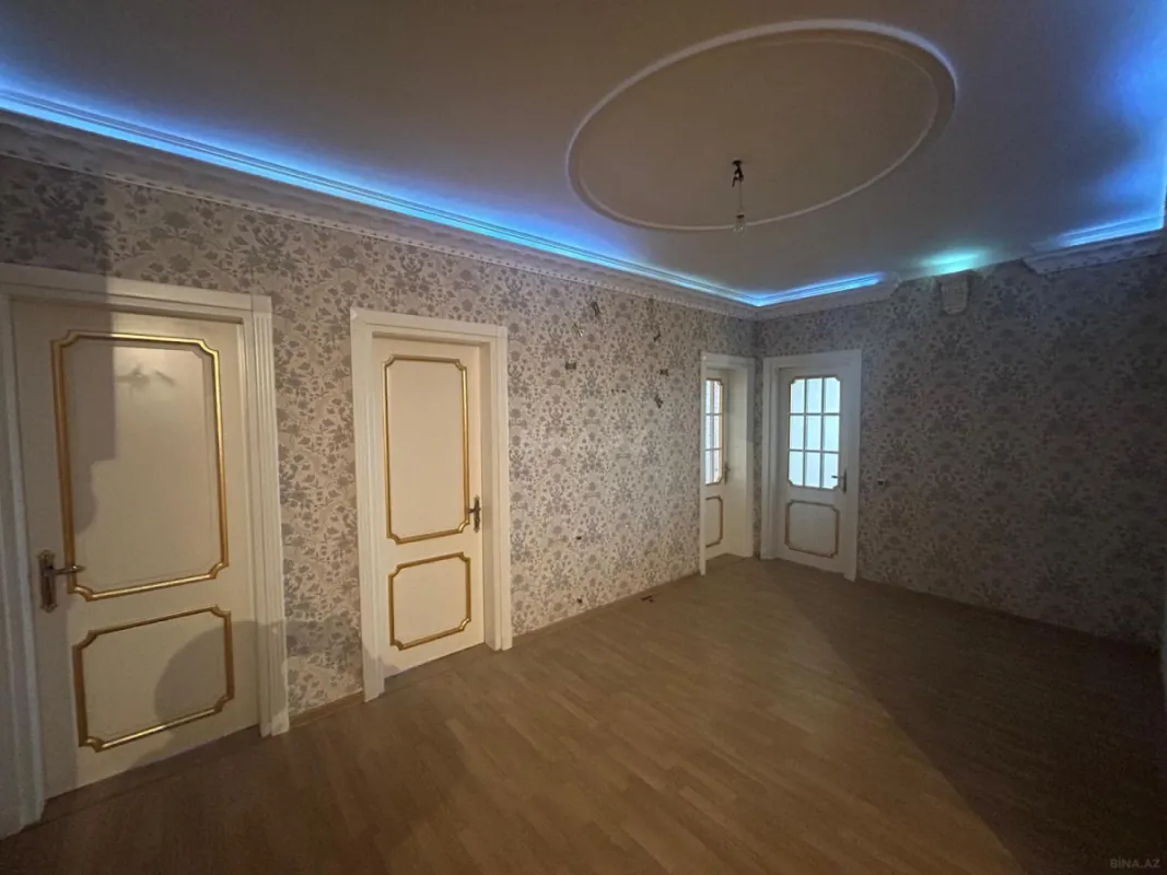 Satılır 3 otaqlı mənzil 133 m²