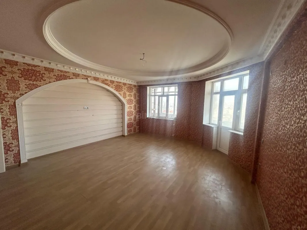 Satılır 3 otaqlı mənzil 133 m²
