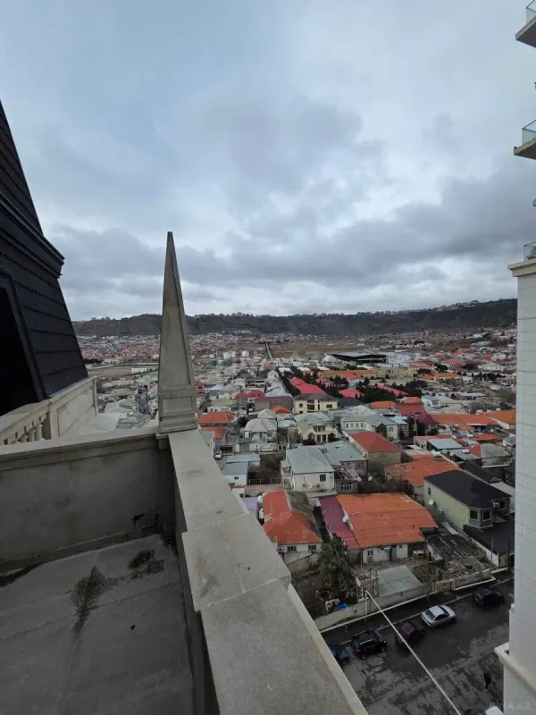 Satılır 4 otaqlı mənzil 343 m²