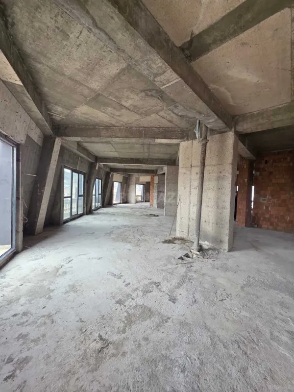 Satılır 4 otaqlı mənzil 343 m²