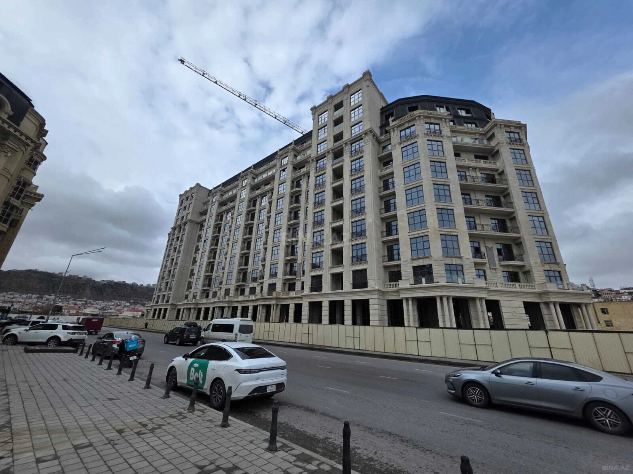 Satılır 4 otaqlı mənzil 343 m²