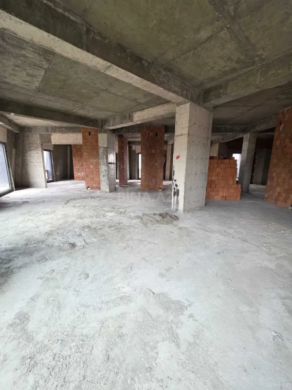 Satılır 4 otaqlı mənzil 343 m²