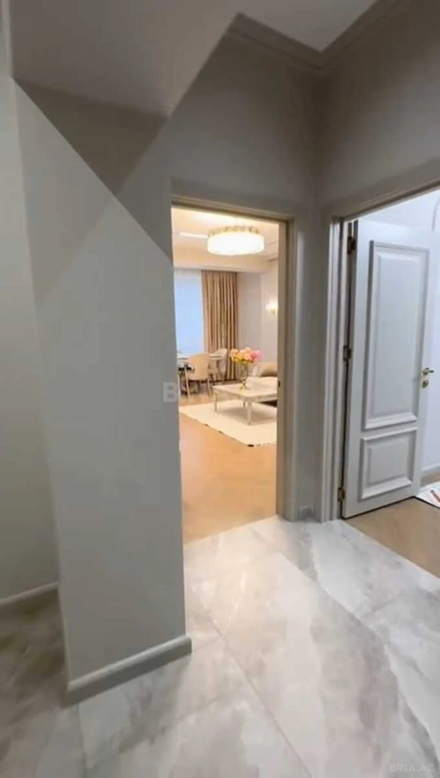 Satılır 3 otaqlı mənzil 118 m²