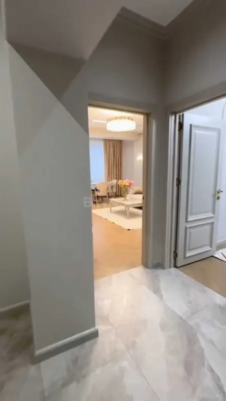 Satılır 3 otaqlı mənzil 118 m²