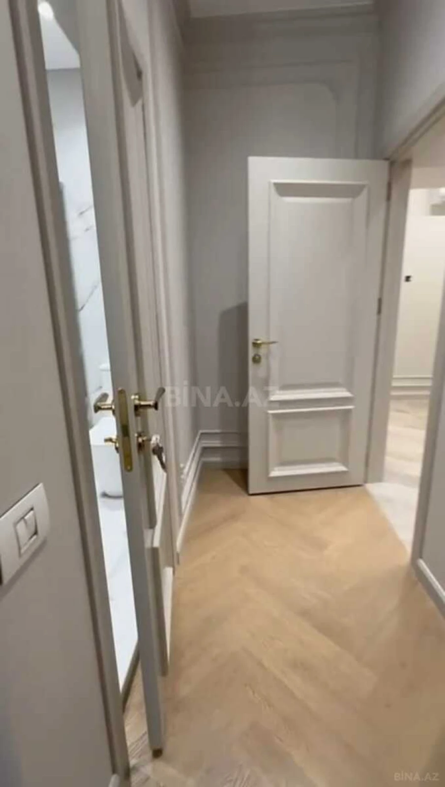 Satılır 3 otaqlı mənzil 118 m²