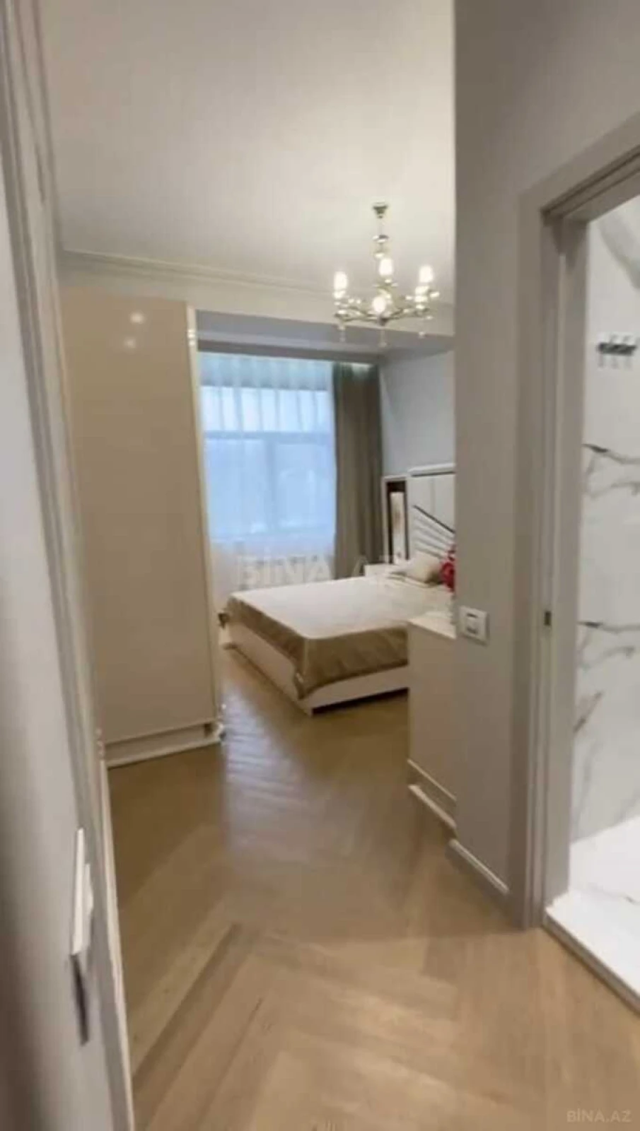 Satılır 3 otaqlı mənzil 118 m²