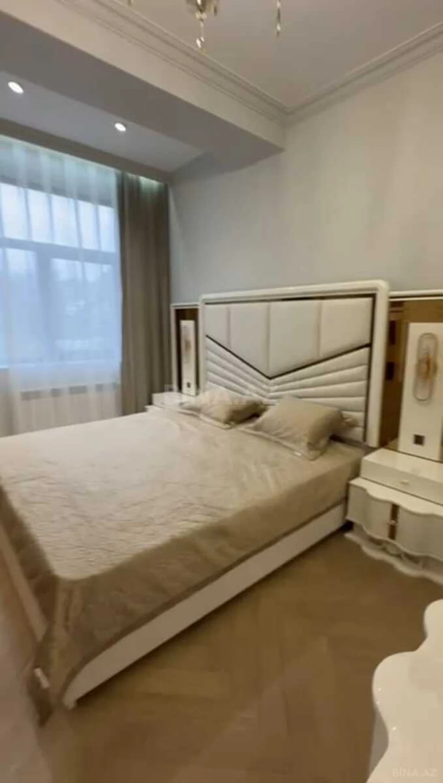 Satılır 3 otaqlı mənzil 118 m²