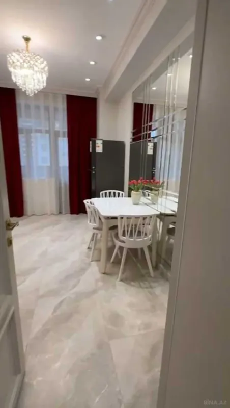 Satılır 3 otaqlı mənzil 118 m²