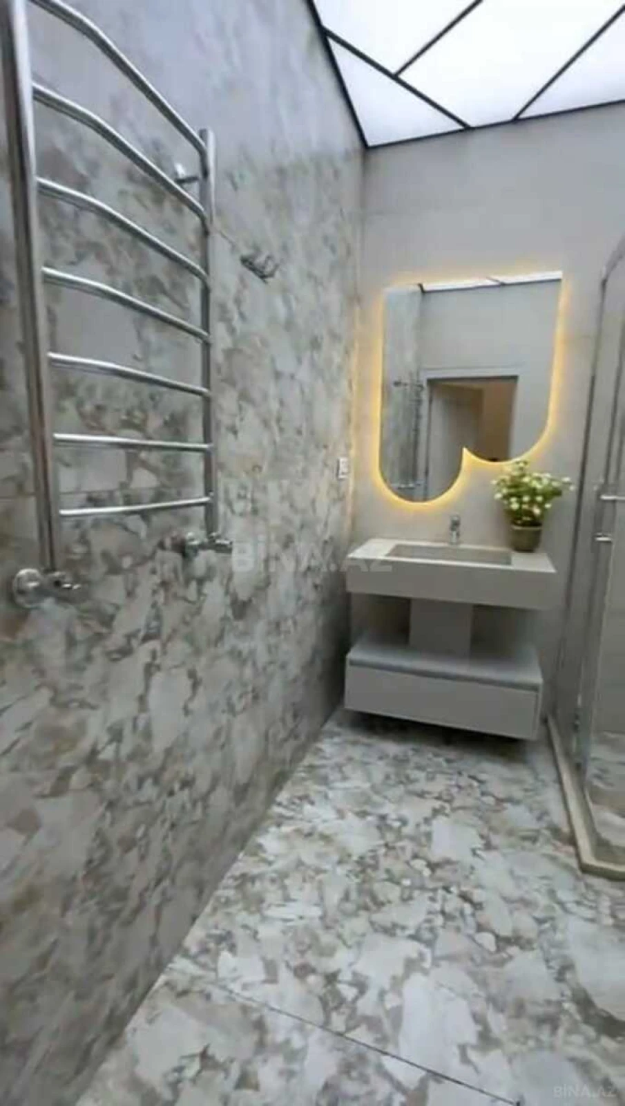 Satılır 3 otaqlı mənzil 118 m²