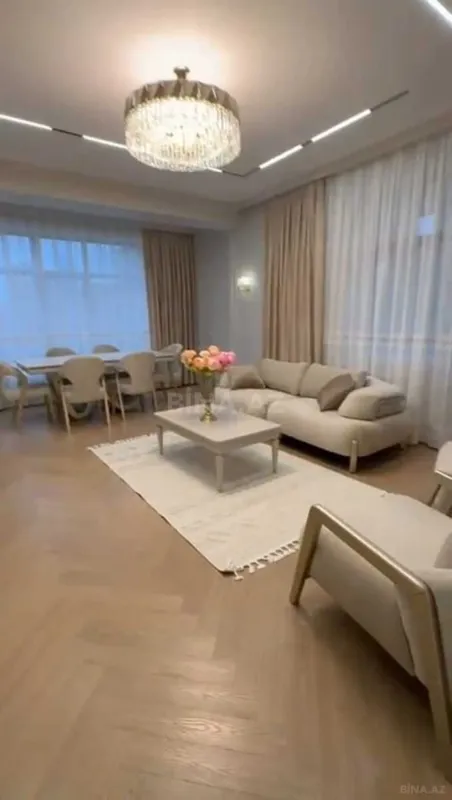 Satılır 3 otaqlı mənzil 118 m²