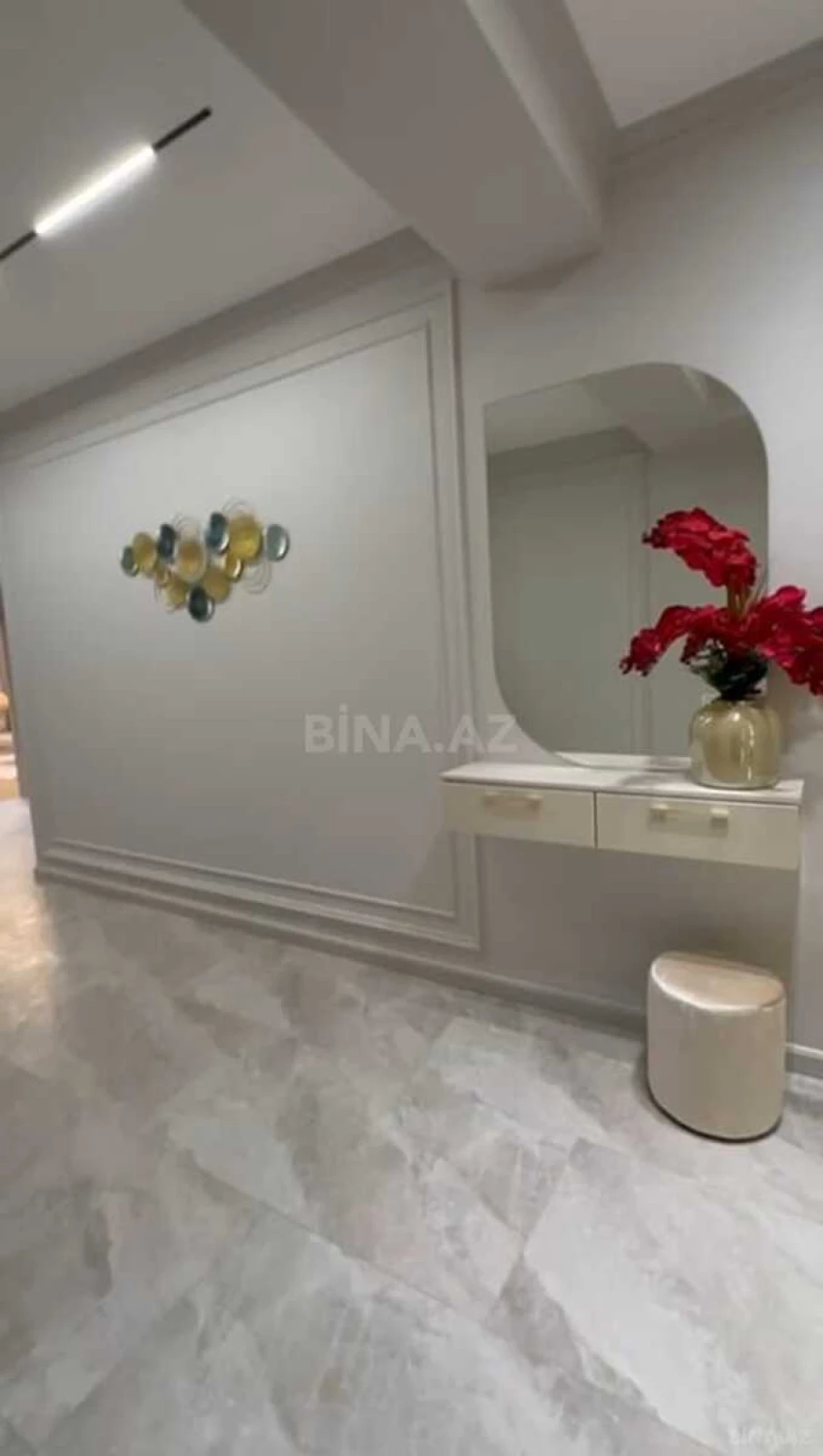 Satılır 3 otaqlı mənzil 118 m²