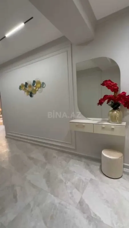 Satılır 3 otaqlı mənzil 118 m²