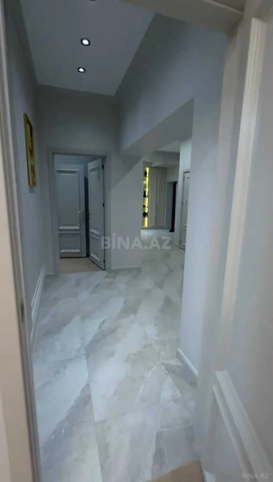 Satılır 3 otaqlı mənzil 118 m²