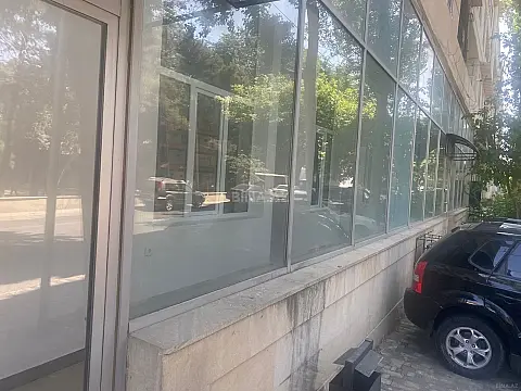 Satılır obyekt 300 m²