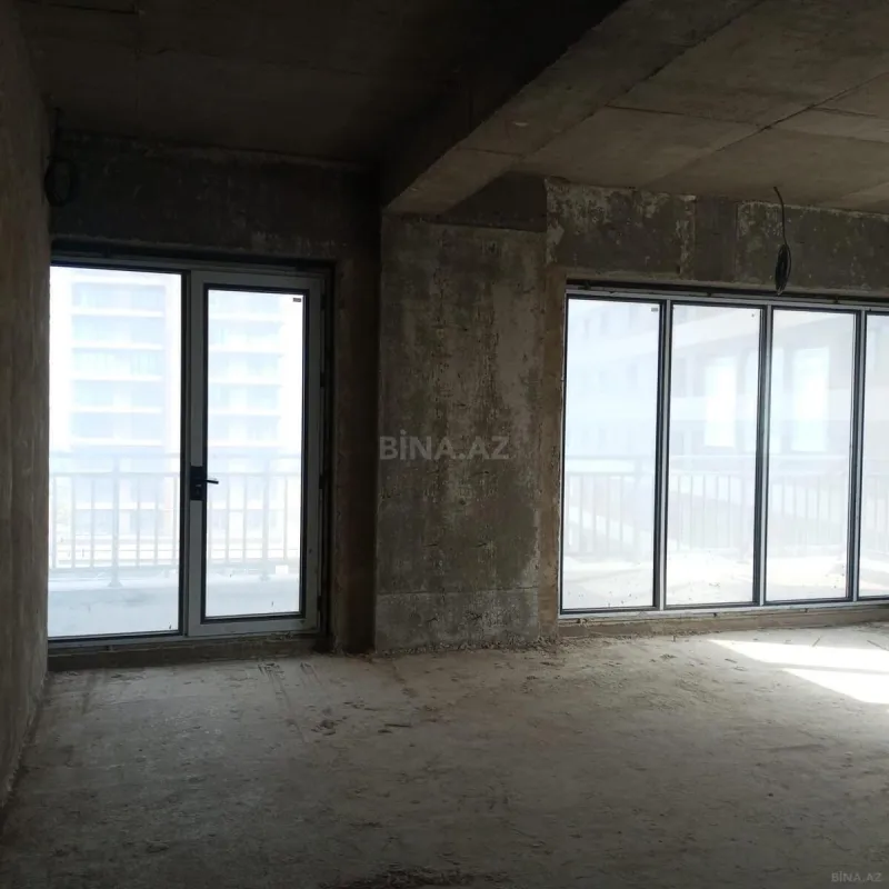 Satılır 4 otaqlı mənzil 194 m²