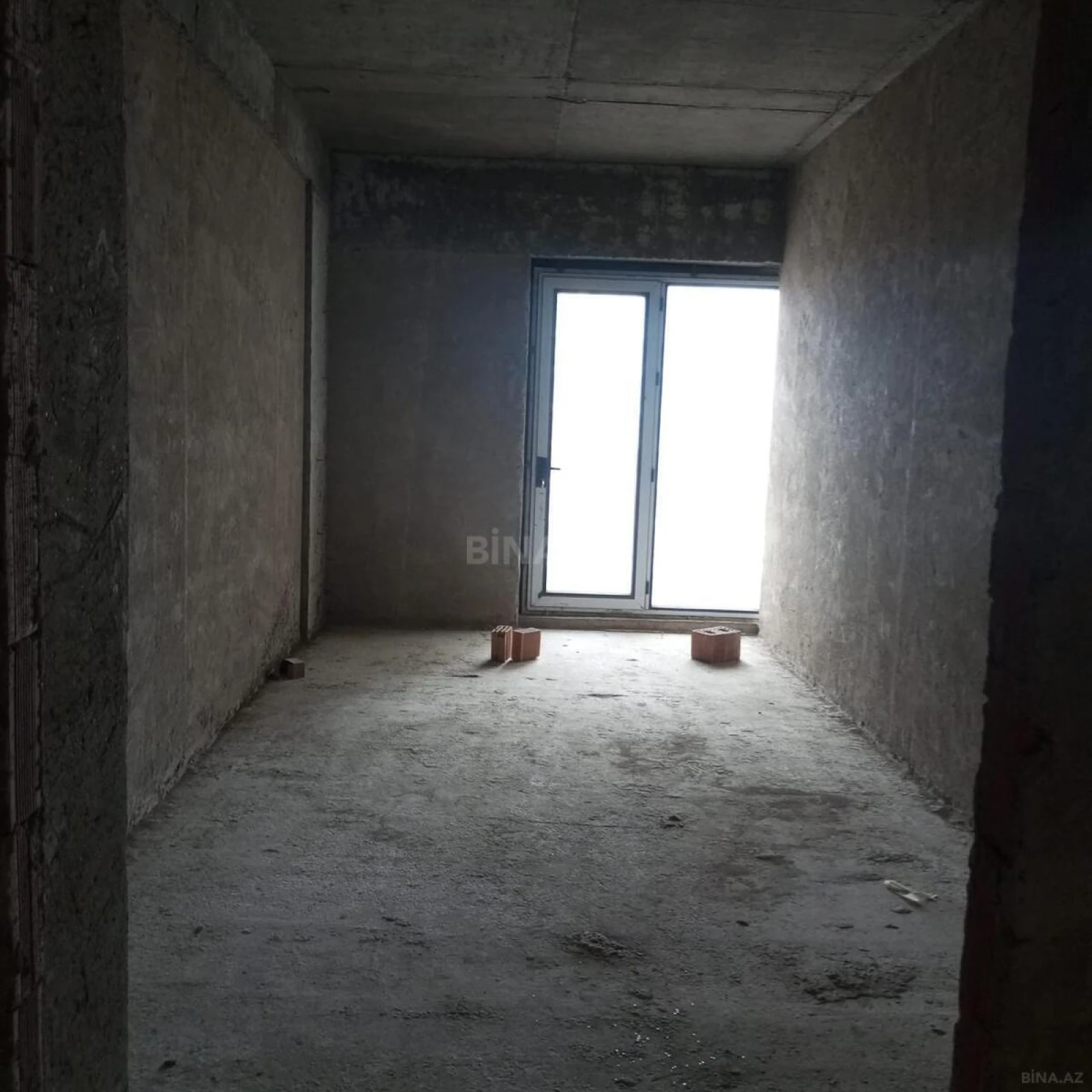 Satılır 4 otaqlı mənzil 194 m²