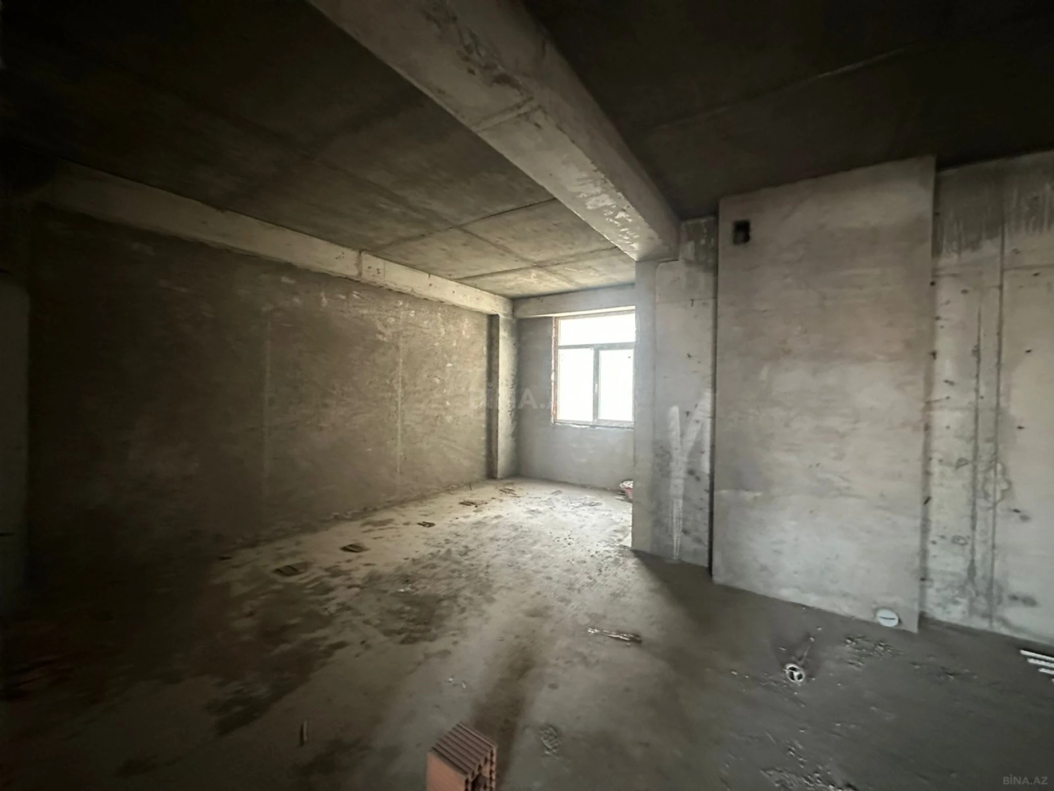 Satılır 4 otaqlı mənzil 176 m²