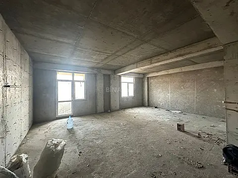 Satılır 4 otaqlı mənzil 176 m²
