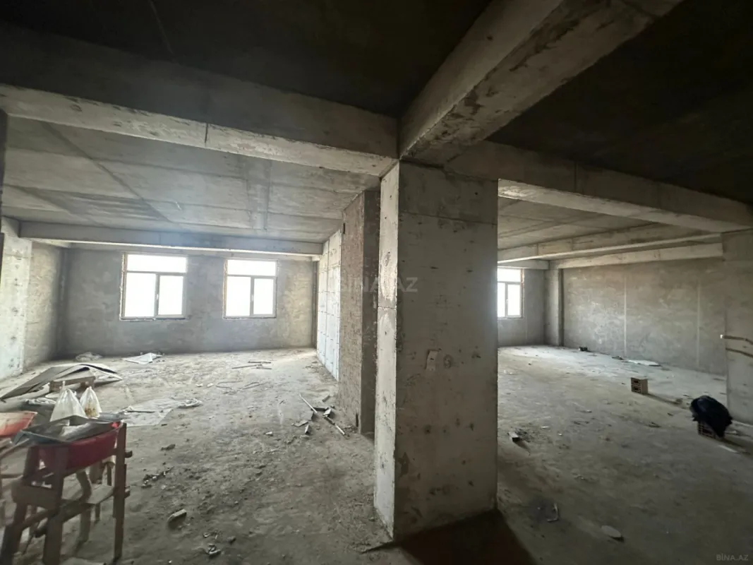 Satılır 4 otaqlı mənzil 176 m²