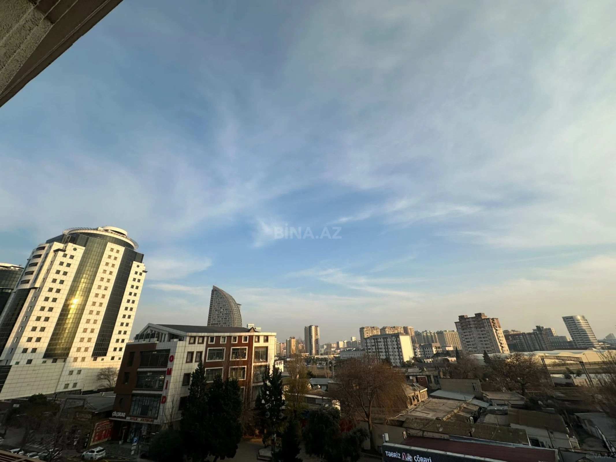 Satılır 4 otaqlı mənzil 176 m²