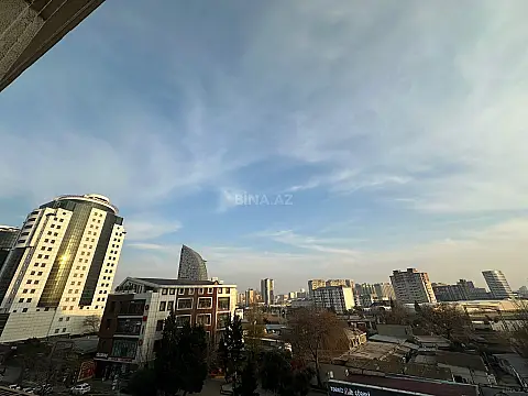 Satılır 4 otaqlı mənzil 176 m²