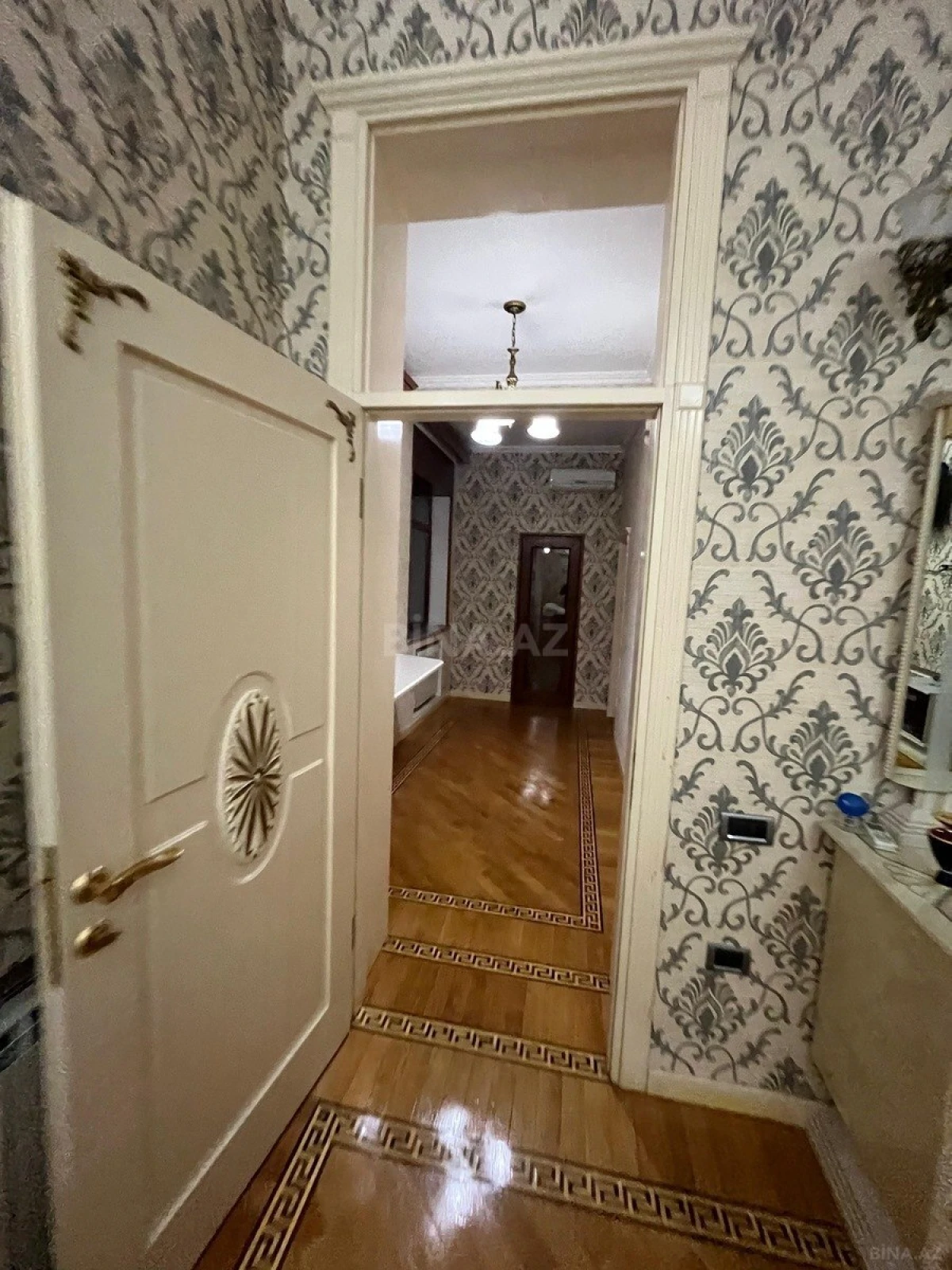 Satılır 7 otaqlı həyət evi 850 m²